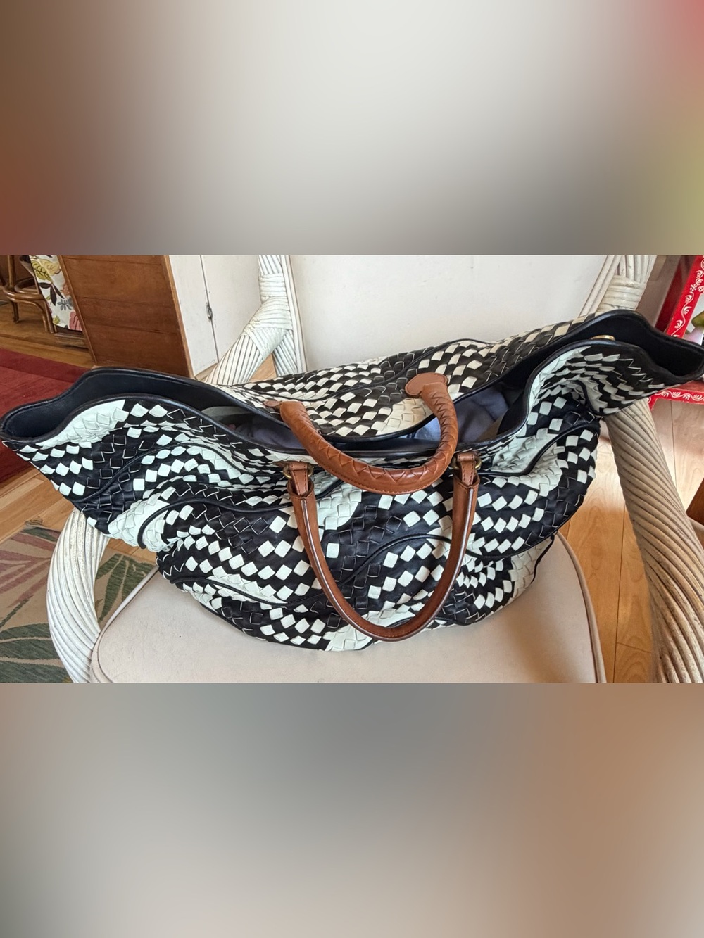 BOTTEGA VENETA Vintage Wavy Intrecciato Napa Leather Basket Tote. XL. Like New. - Picture 4 of 14